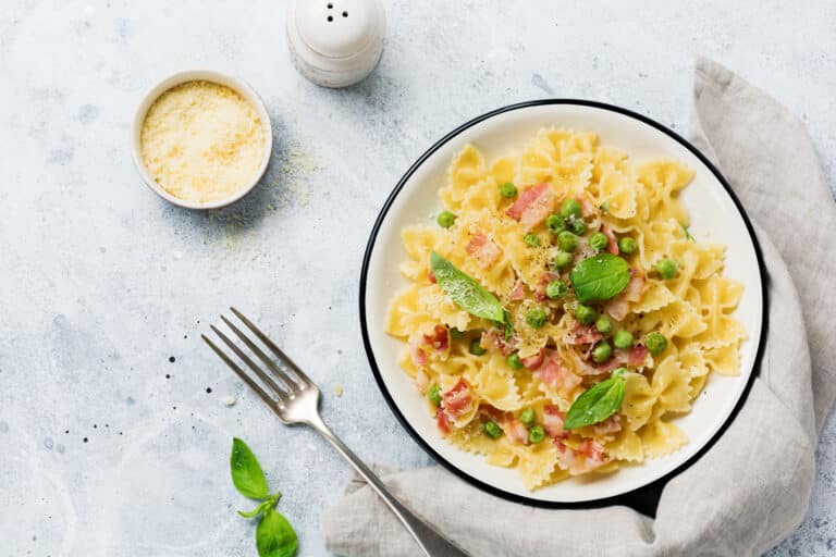 One Pan Pasta with Bacon and Peas