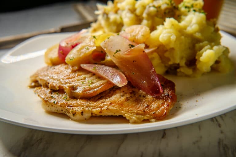 APPLE CINNAMON PORK CHOPS
