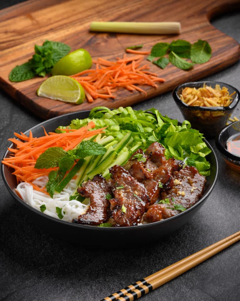 GRILLED PORK NOODLE BOWL