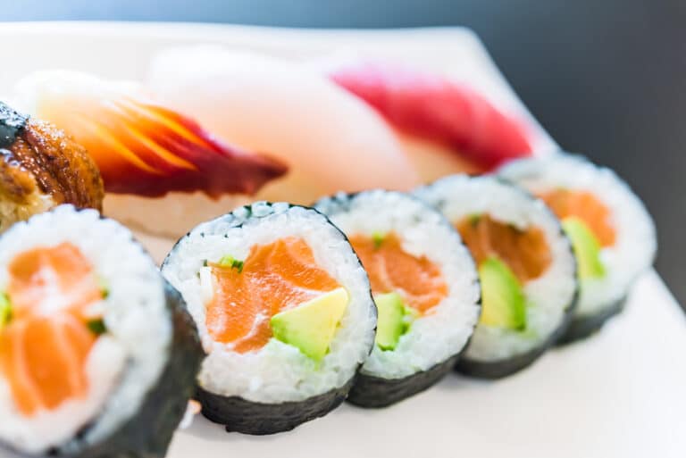 SALMON AVOCADO ROLL
